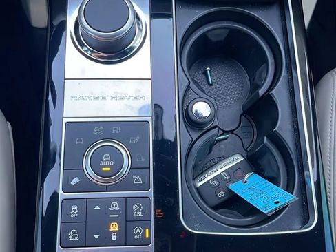 Used 2016 Land Rover Range Rover HSE image 14