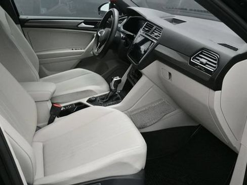 Used 2023 Volkswagen Tiguan SE R-Line AWD/4WD image 10