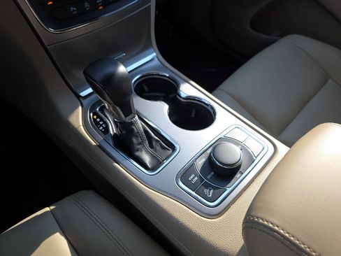 Used 2018 Jeep Grand Cherokee Limited AWD/4WD image 23