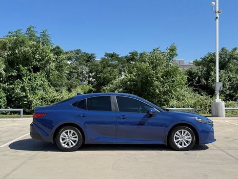 Used 2025 Toyota Camry LE w/ Convenience Package FWD image 4