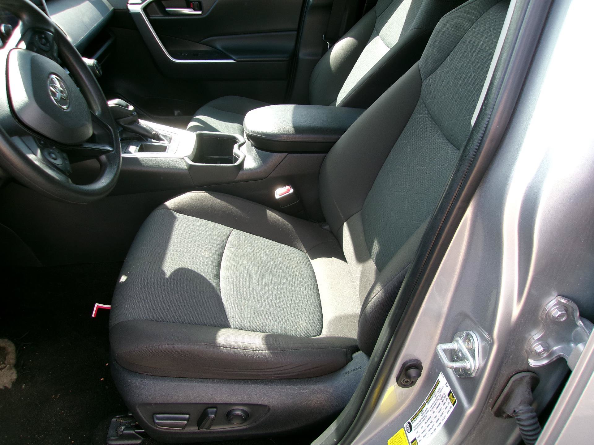 Used 2025 Toyota RAV4 XLE FWD image 17