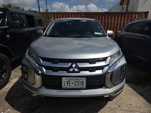 Used 2025 Mitsubishi Outlander Sport SE AWD/4WD image 2