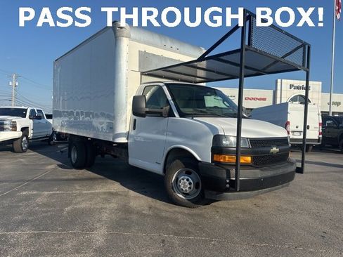 Used 2018 Chevrolet Express 3500 image 2
