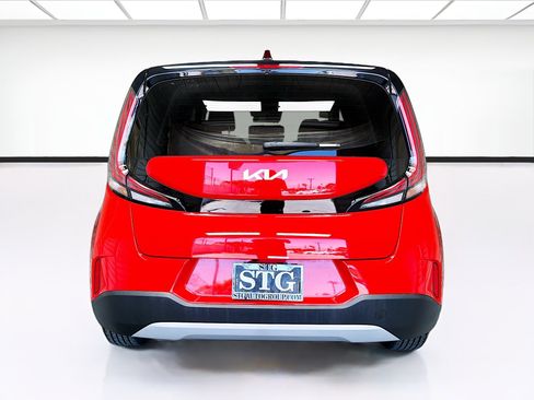 Used 2025 Kia Soul LX FWD image 5