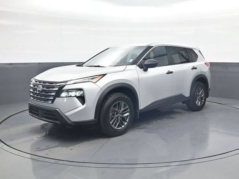 Certified 2025 Nissan Rogue S FWD image 2