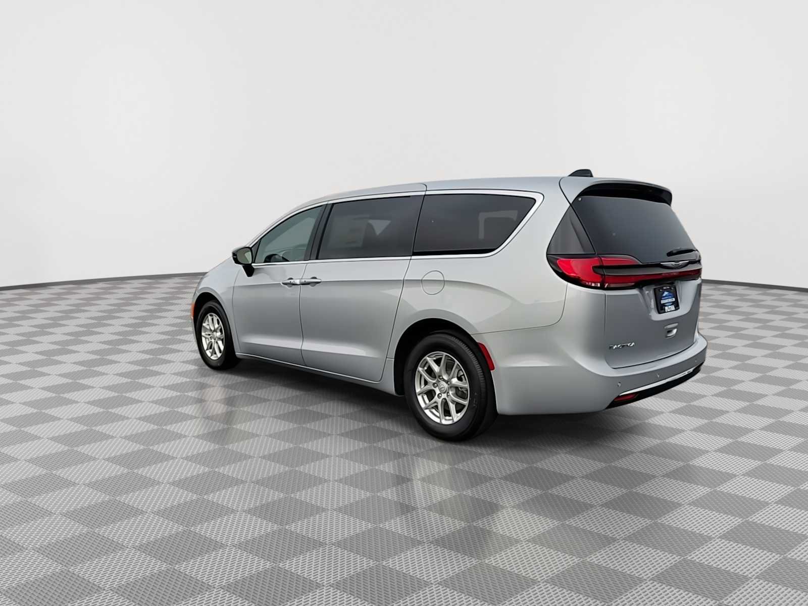 New 2026 Chrysler Pacifica Select FWD image 6
