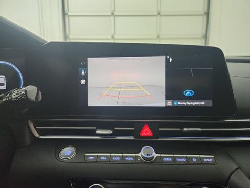 Used 2025 Hyundai Elantra Limited FWD image 26