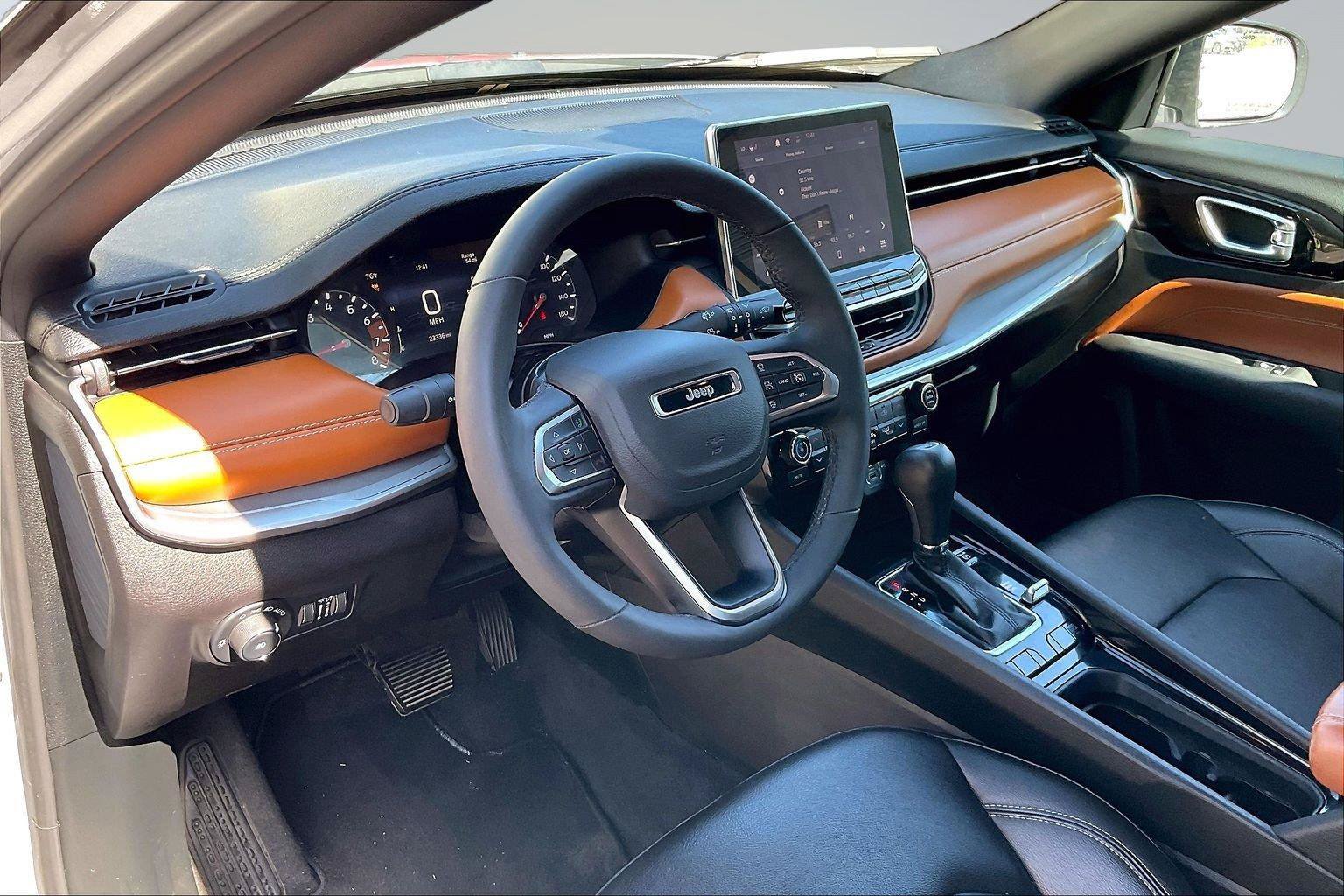 Used 2025 Jeep Compass Limited AWD/4WD image 15