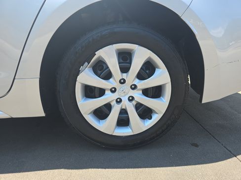 Used 2024 Toyota Corolla LE FWD image 32