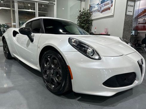 Used 2017 Alfa Romeo 4C Coupe w/ Coupe Track Package 1 RWD image 21