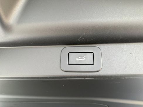 Used 2024 Land Rover Range Rover Long Wheelbase SE image 12