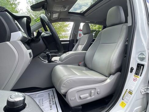 Certified 2019 Toyota Highlander XLE AWD/4WD image 14