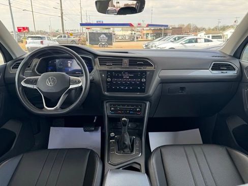 Used 2022 Volkswagen Tiguan SE FWD image 8