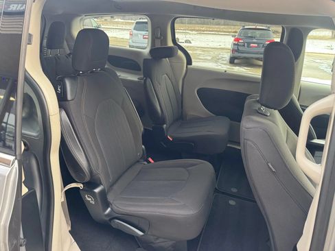 Used 2018 Chrysler Pacifica Touring Plus FWD image 15