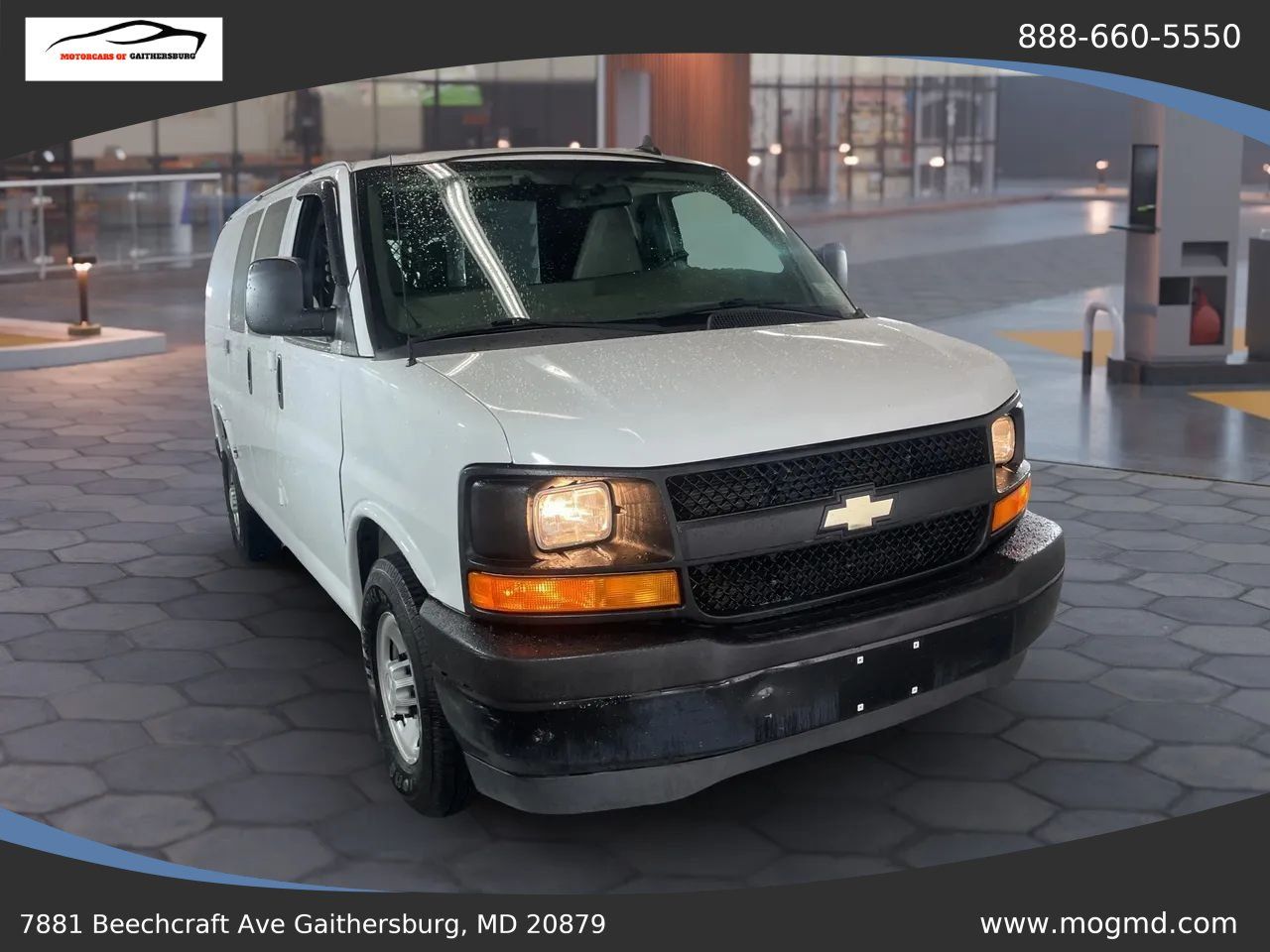 Used 2017 Chevrolet Express 2500 RWD image 2