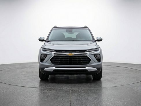 Used 2025 Chevrolet TrailBlazer LT image 2