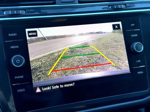 Used 2020 Volkswagen Tiguan SE image 29