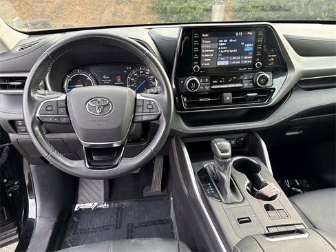 Used 2021 Toyota Highlander XLE image 18