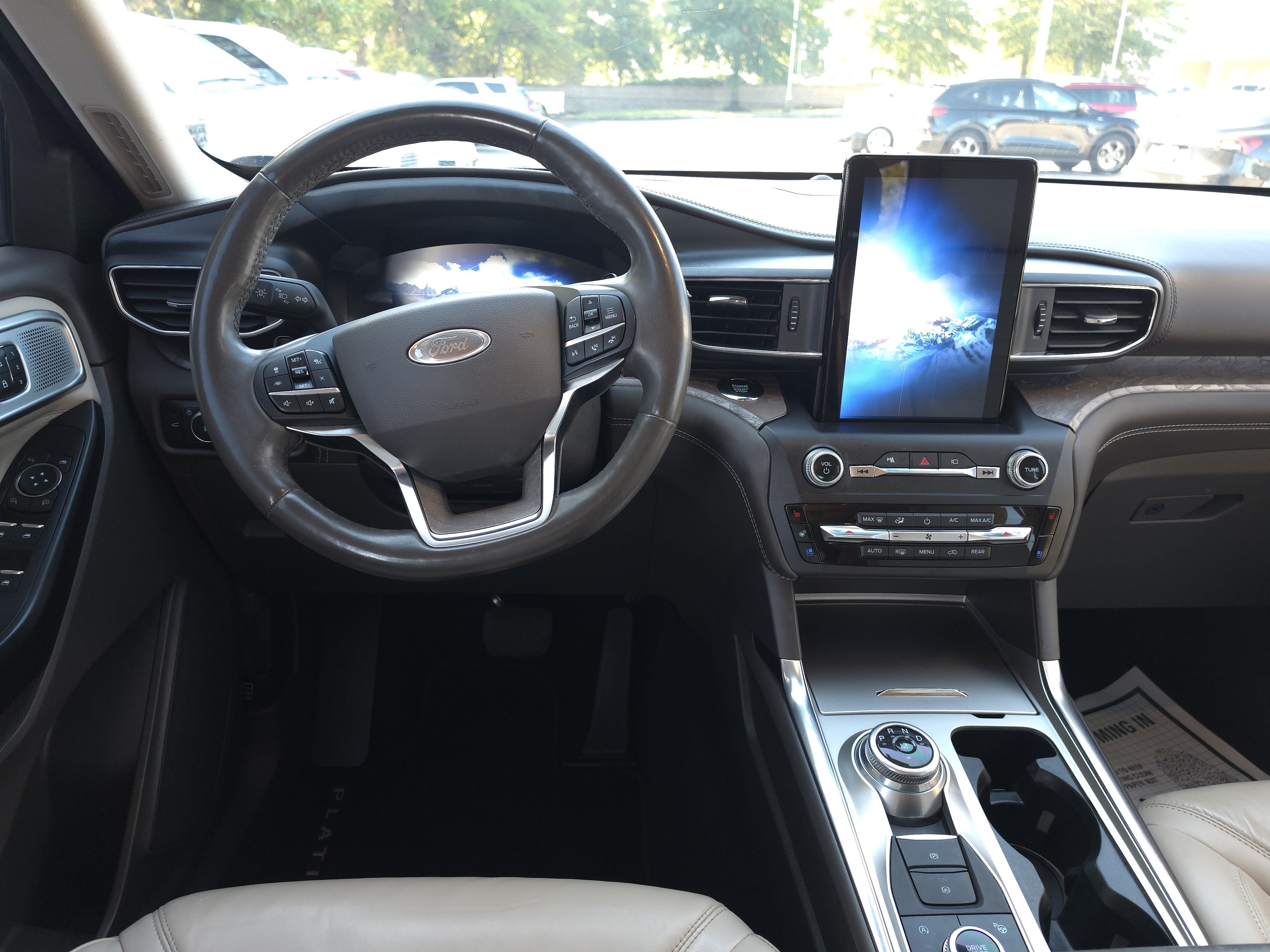 Certified 2020 Ford Explorer Platinum w/ Premium Technology Package AWD/4WD image 11