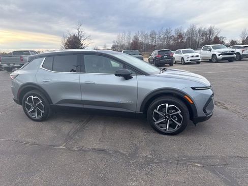 New 2026 Chevrolet Equinox EV LT AWD/4WD image 2