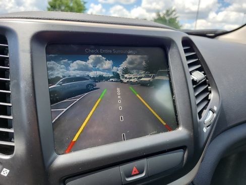 Used 2016 Jeep Cherokee Limited AWD/4WD image 19