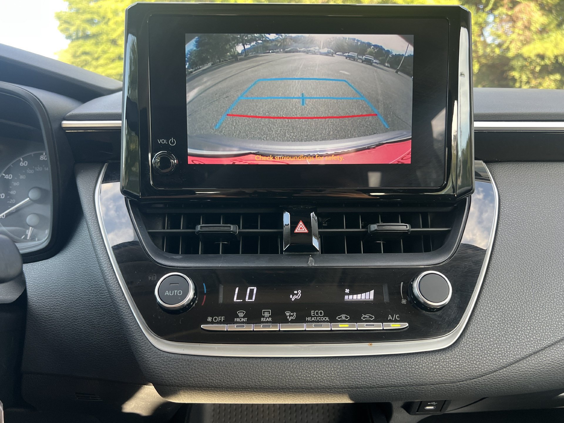 Used 2024 Toyota Corolla LE FWD image 4