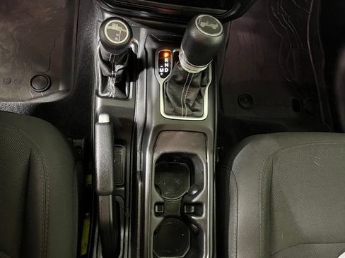 Used 2022 Jeep Wrangler Unlimited Sahara w/ Cold Weather Group AWD/4WD image 30