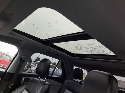 Certified 2022 Ford Explorer XLT w/ Equipment Group 202A image 10