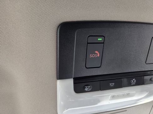 Used 2025 Nissan Pathfinder SL FWD image 36