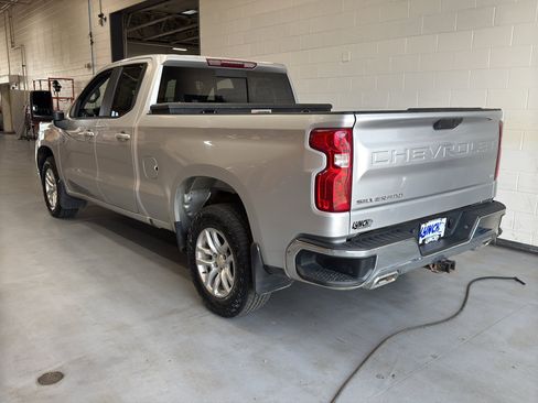 Used 2020 Chevrolet Silverado 1500 LT w/ Convenience Package AWD/4WD image 3