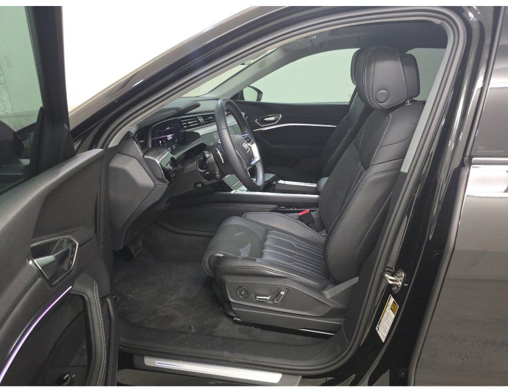 Used 2024 Audi Q8 e-tron Prestige w/ Prestige Package AWD/4WD image 7