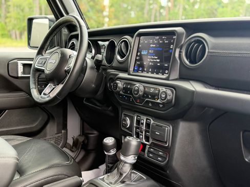 Used 2021 Jeep Wrangler Unlimited Sahara w/ Cold Weather Group AWD/4WD image 3