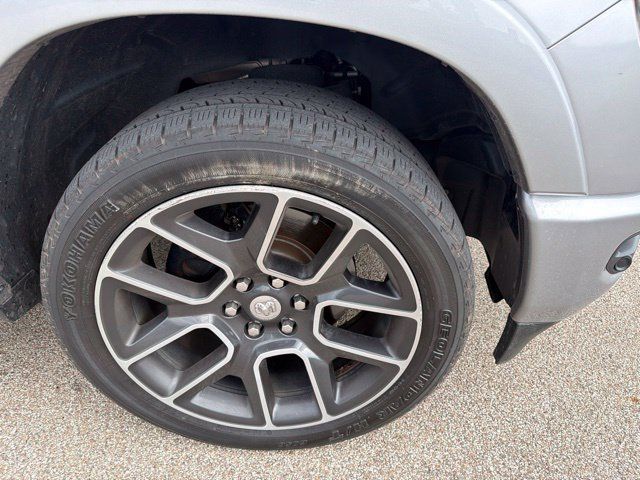 Used 2019 RAM 1500 Laramie AWD/4WD image 9