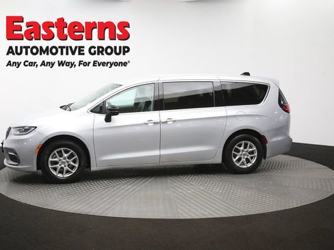 Used 2024 Chrysler Pacifica Touring-L FWD image 58