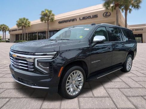 Used 2025 Chevrolet Suburban Premier AWD/4WD image 8