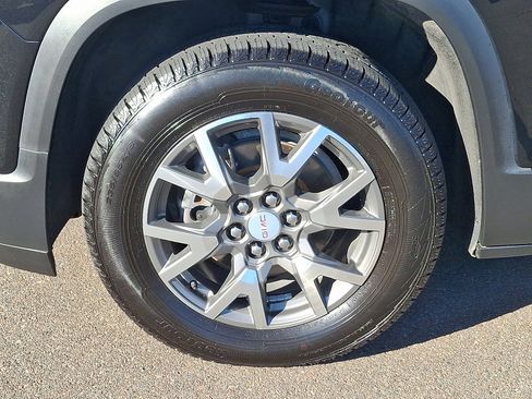 Used 2023 GMC Acadia SLE image 8