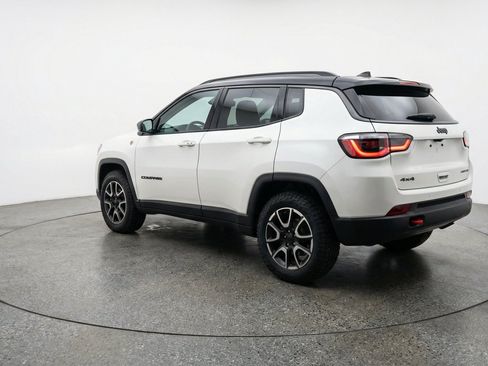 Used 2025 Jeep Compass Trailhawk AWD/4WD image 6
