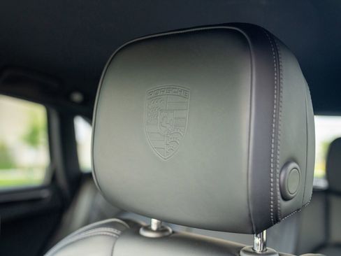 Certified 2023 Porsche Macan AWD/4WD image 13