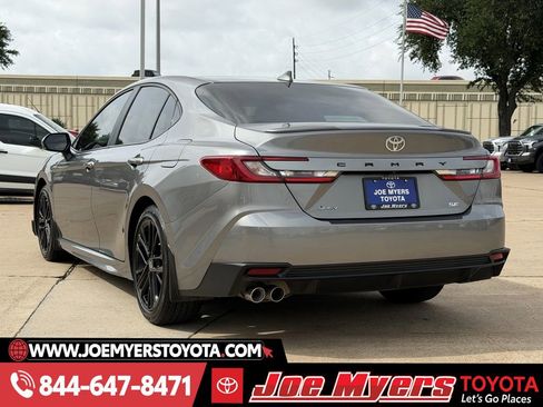 Used 2025 Toyota Camry SE image 7