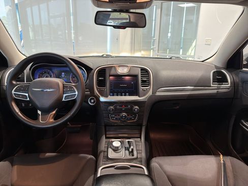 Used 2021 Chrysler 300 Touring w/ Driver Convenience Group image 15