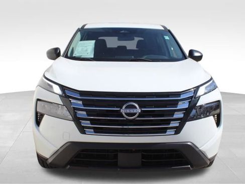 Used 2024 Nissan Rogue S image 2