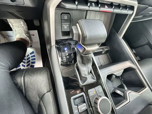 Used 2024 Toyota Tundra Limited image 15