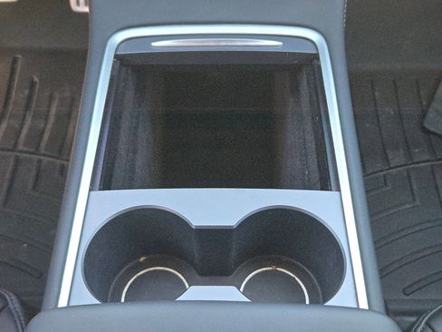 Used 2023 Tesla Model Y Performance image 19