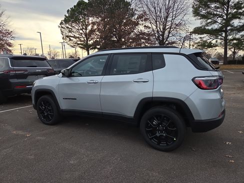 New 2026 Jeep Compass Latitude image 3