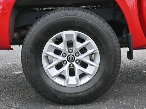 Certified 2024 Nissan Frontier SV image 9