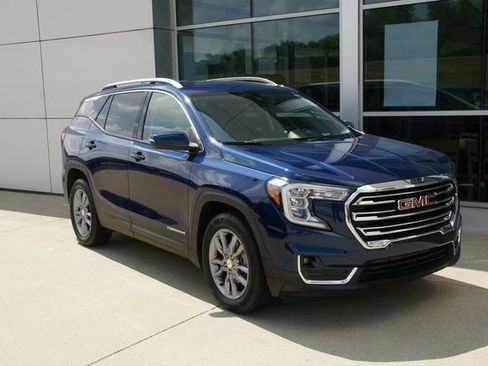 Used 2023 GMC Terrain SLT FWD image 2