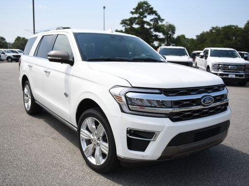 Used 2024 Ford Expedition King Ranch RWD image 2