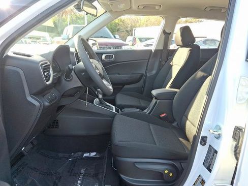 New 2026 Hyundai Venue SE image 7