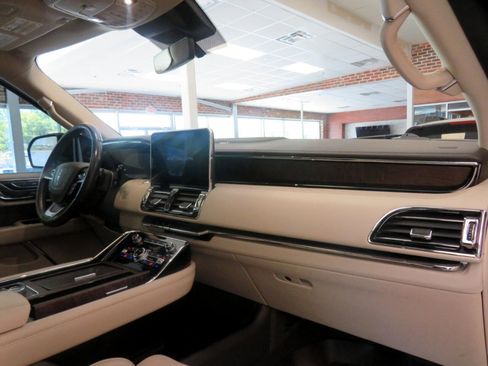 Used 2019 Lincoln Navigator Reserve w/ Cargo Package image 28