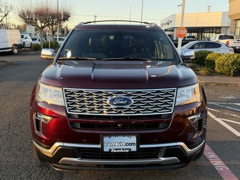 Used 2019 Ford Explorer Platinum image 3